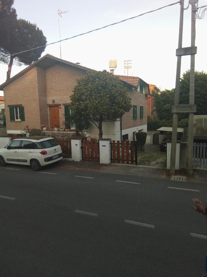 Affittacamere Villa Sofia Accanto Ospedale Con Ampio Giardino Fano Exteriör bild