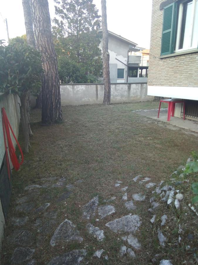 Affittacamere Villa Sofia Accanto Ospedale Con Ampio Giardino Fano Exteriör bild